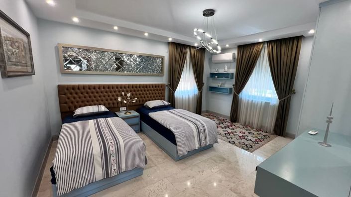 Image No.1-4 Bed Apartment for sale