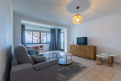 10-bb915d1cb19341576dcdc994b81ab9c5