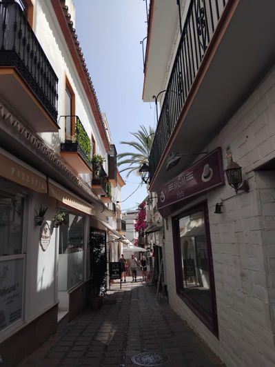 Image No.5-6 Bed Commercial for sale