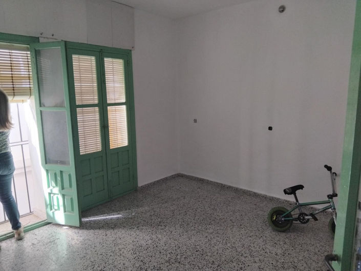 Image No.8-6 Bed Commercial for sale