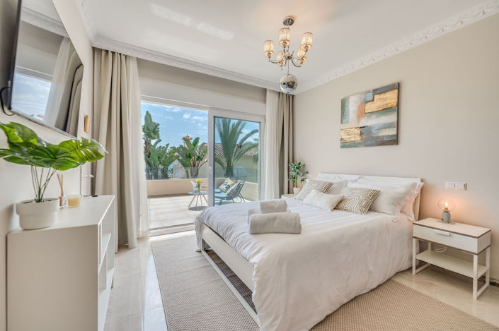 Image No.12-6 Bed Villa for sale