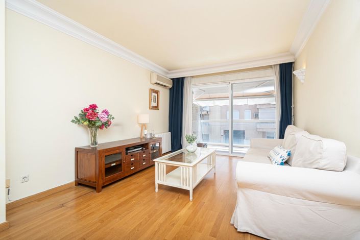 Image No.1-3 Bed Flat for sale