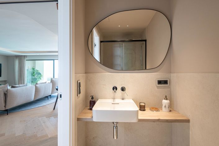 Image No.20-4 Bed Flat for sale