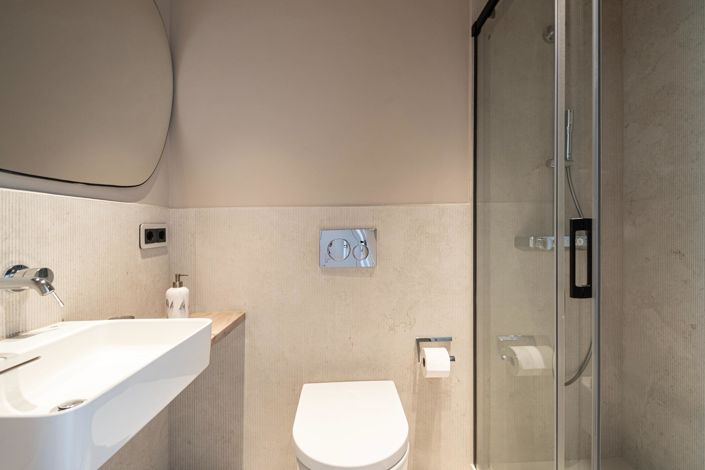 Image No.21-4 Bed Flat for sale