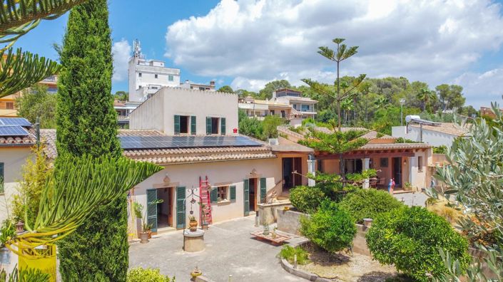 Image No.1-4 Bed Property for sale