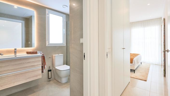 Image No.35-2 Bed Flat for sale