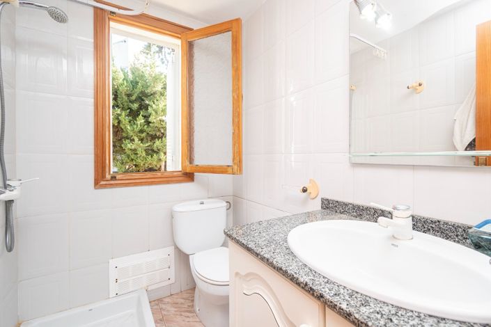 Image No.16-4 Bed Semi-Detached for sale