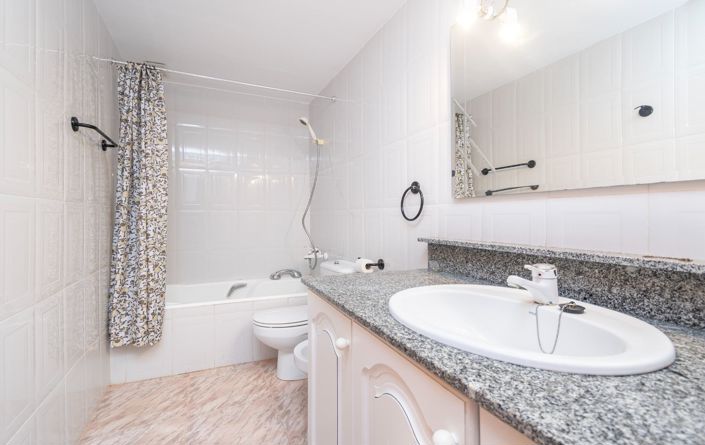 Image No.17-4 Bed Semi-Detached for sale