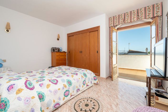 Image No.18-4 Bed Semi-Detached for sale