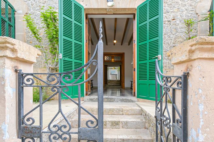 Image No.1-4 Bed Village House for sale