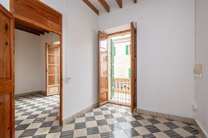 Image No.10-4 Bed Village House for sale