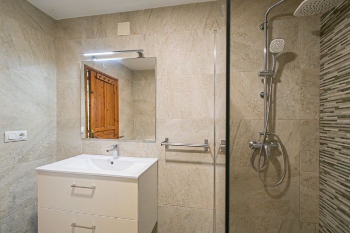 Image No.20-4 Bed Village House for sale