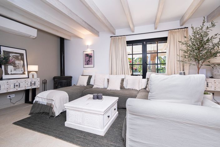 Image No.30-8 Bed Country House for sale