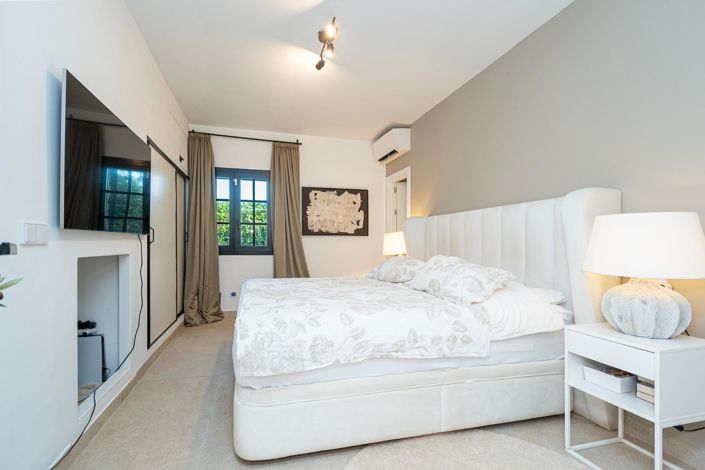 Image No.41-8 Bed Country House for sale