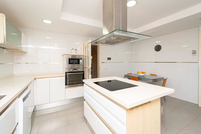 Image No.23-5 Bed Semi-Detached for sale