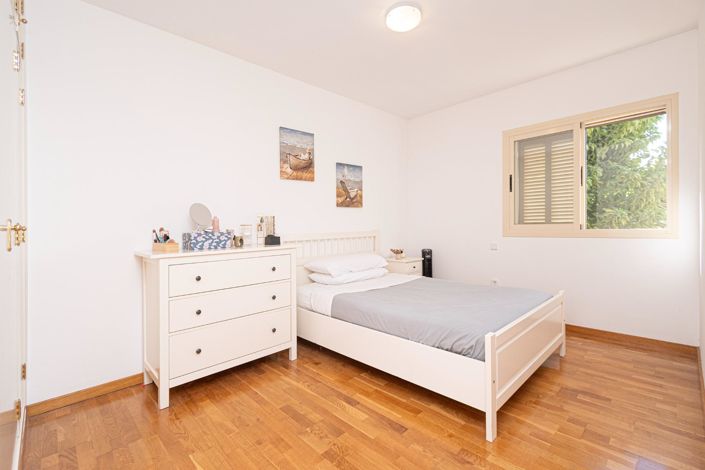 Image No.33-5 Bed Semi-Detached for sale