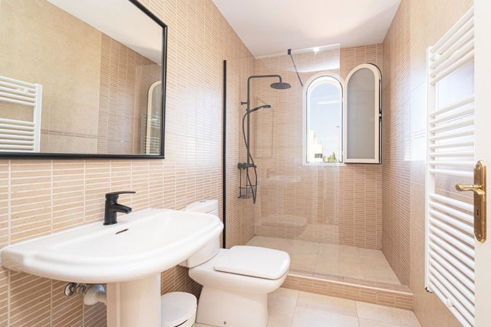 Image No.40-5 Bed Semi-Detached for sale