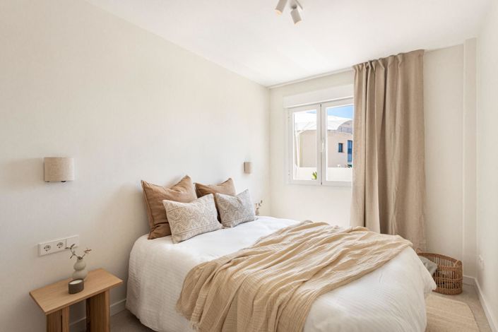 Image No.17-3 Bed Property for sale