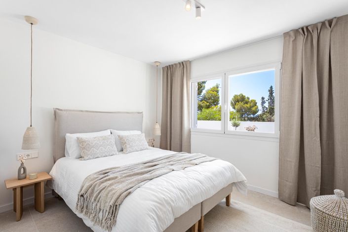 Image No.18-3 Bed Property for sale