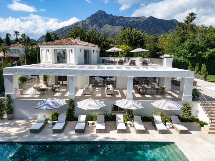 Image No.1-6 Bed Property for sale