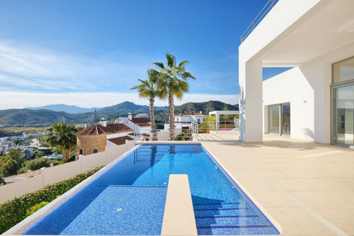 Image No.1-4 Bed Property for sale