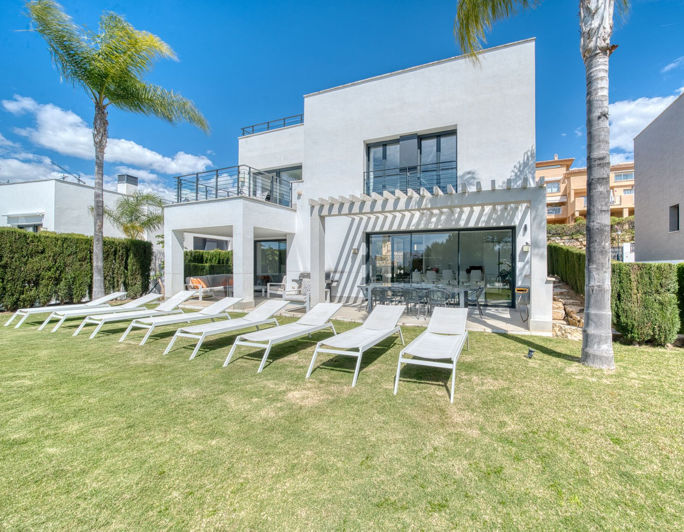 Image No.1-4 Bed Property for sale