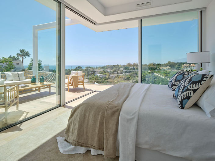 Image No.1-4 Bed Property for sale