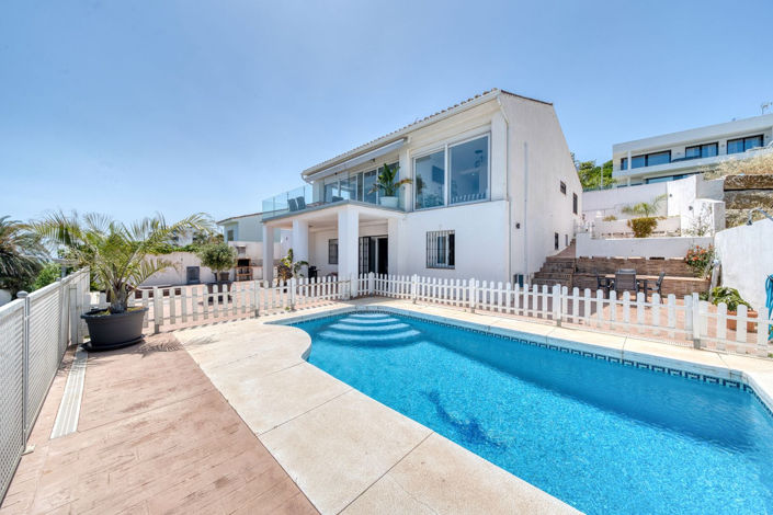Image No.1-5 Bed Property for sale