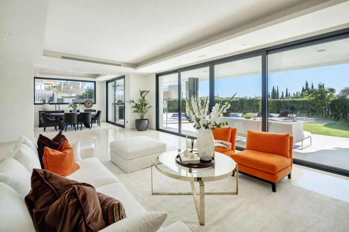 Image No.1-5 Bed Property for sale