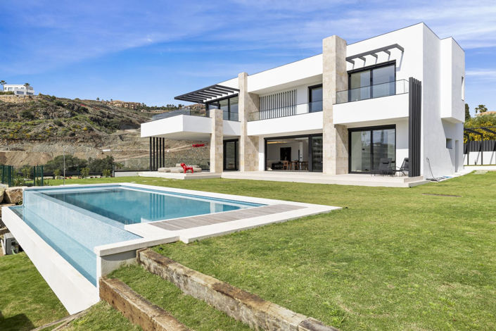 Image No.1-4 Bed Property for sale
