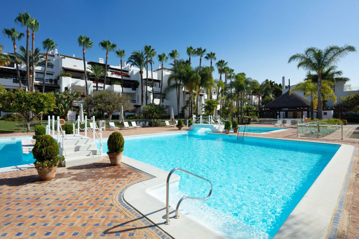 Image No.1-4 Bed Property for sale