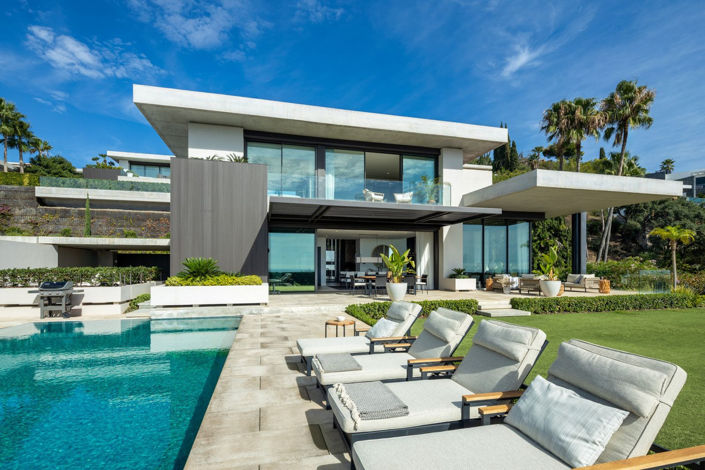 Image No.1-6 Bed Property for sale
