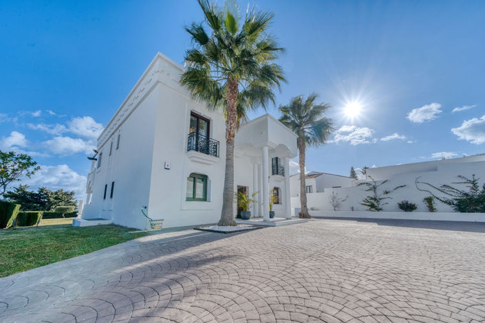 Image No.1-5 Bed Property for sale
