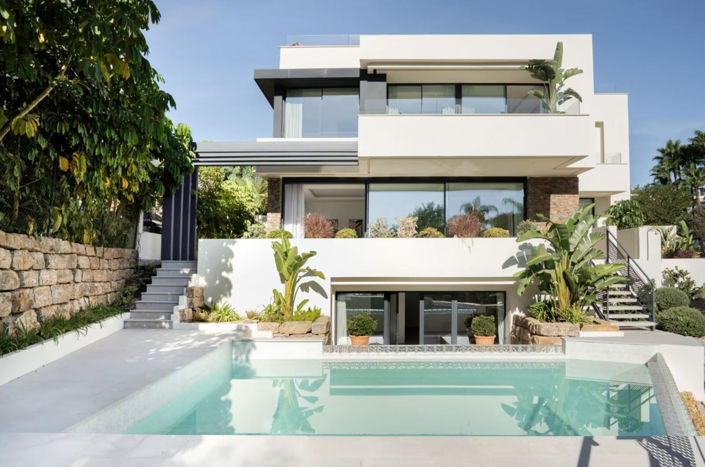 Image No.1-4 Bed Property for sale