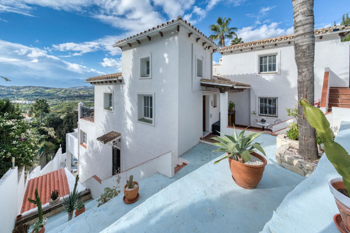 Image No.1-5 Bed Property for sale