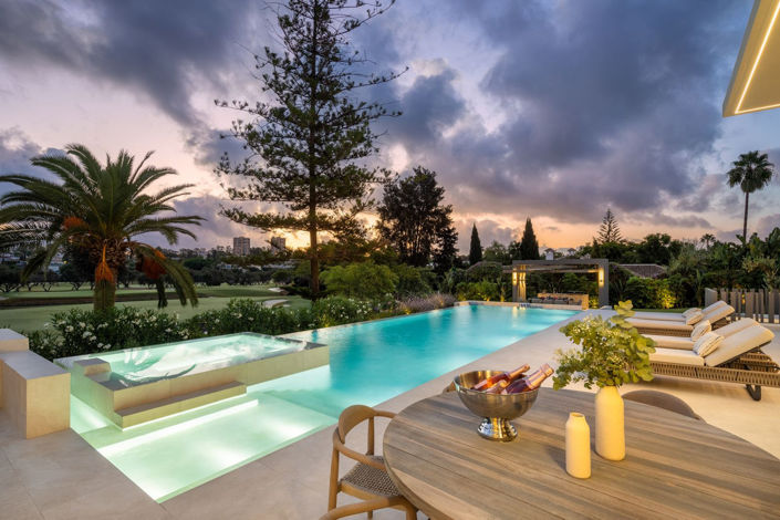 Image No.1-5 Bed Property for sale