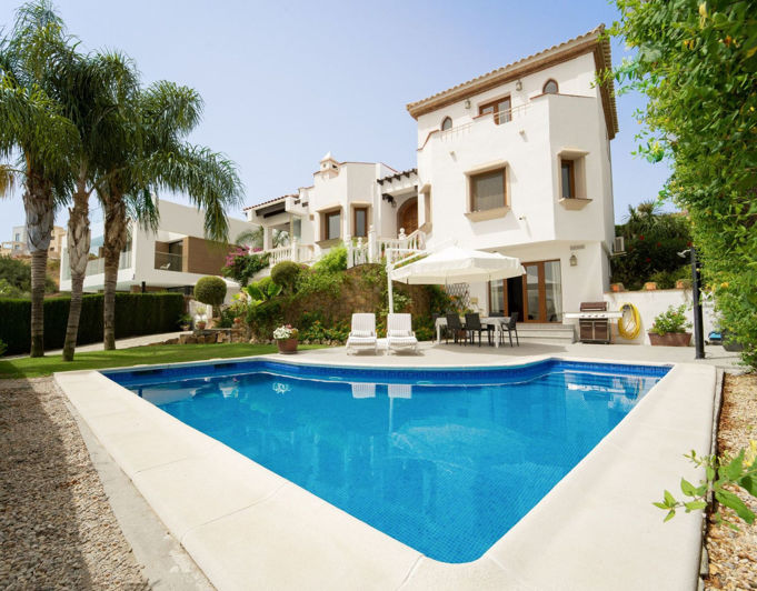 Image No.1-4 Bed Property for sale