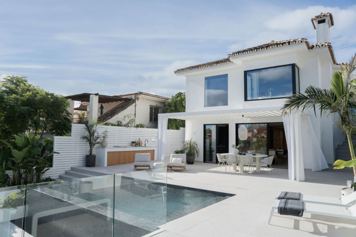 Image No.1-5 Bed Property for sale