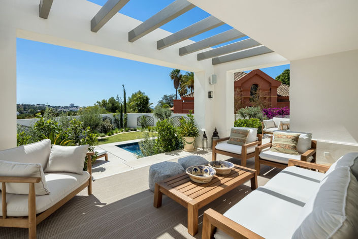 Image No.1-6 Bed Property for sale