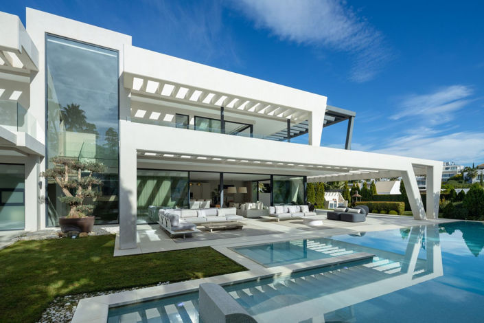 Image No.1-6 Bed Property for sale