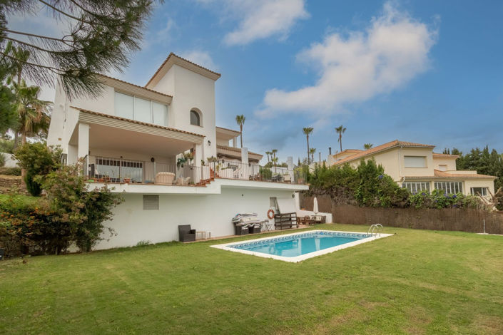 Image No.1-5 Bed Property for sale