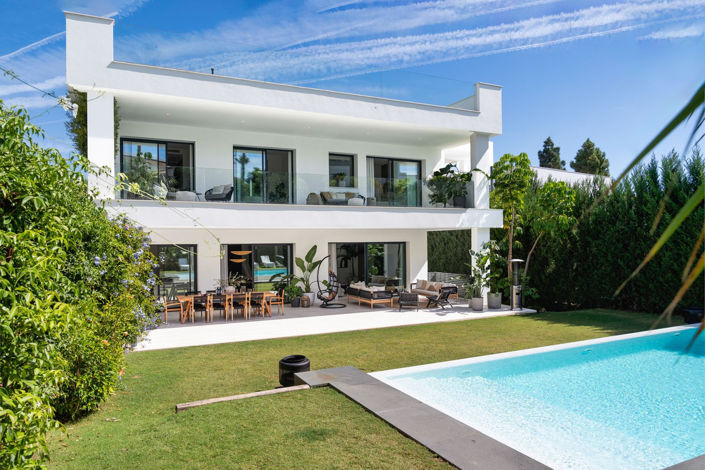 Image No.1-5 Bed Property for sale