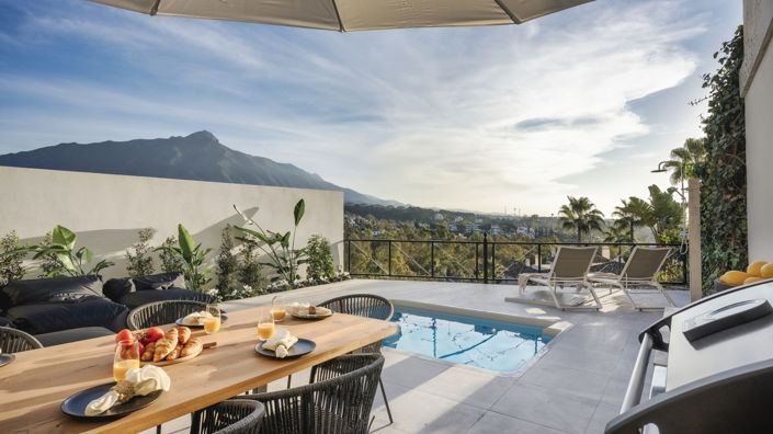 Image No.1-4 Bed Property for sale