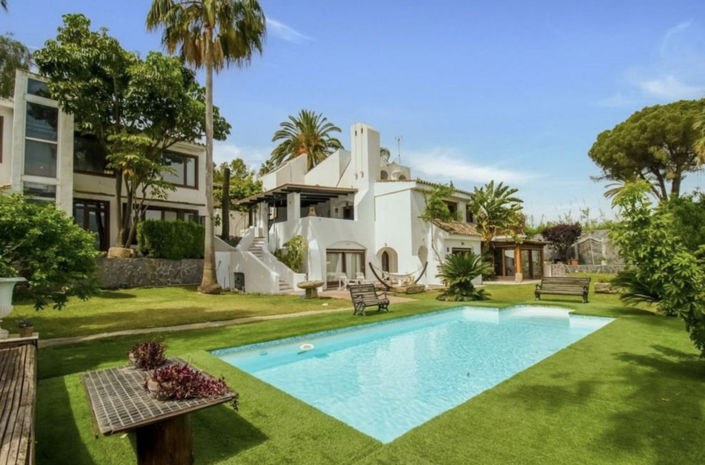 Image No.1-6 Bed Property for sale