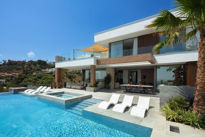 Image No.1-6 Bed Property for sale