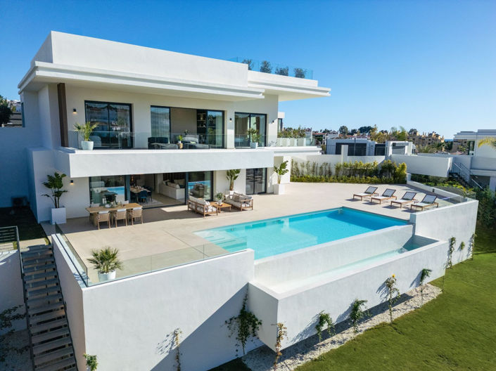 Image No.1-5 Bed Property for sale