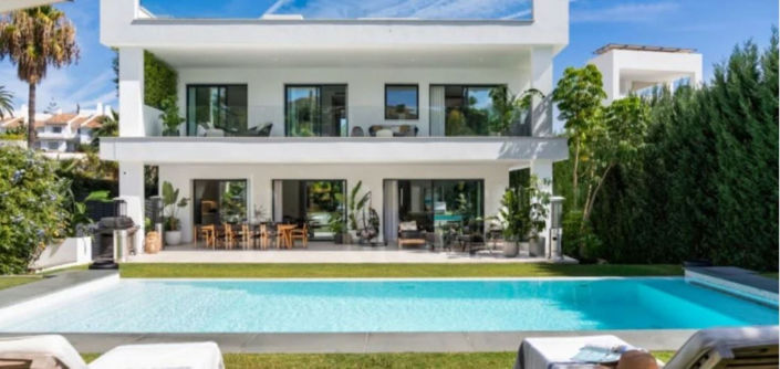 Image No.1-5 Bed Property for sale