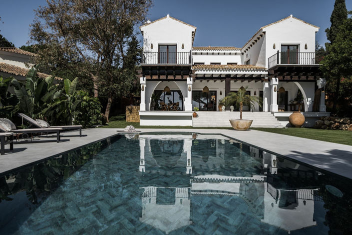 Image No.1-5 Bed Property for sale