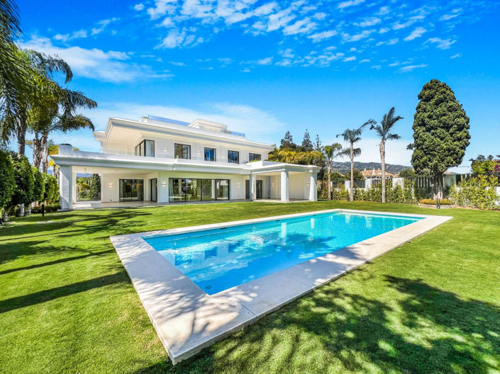 Image No.1-6 Bed Property for sale