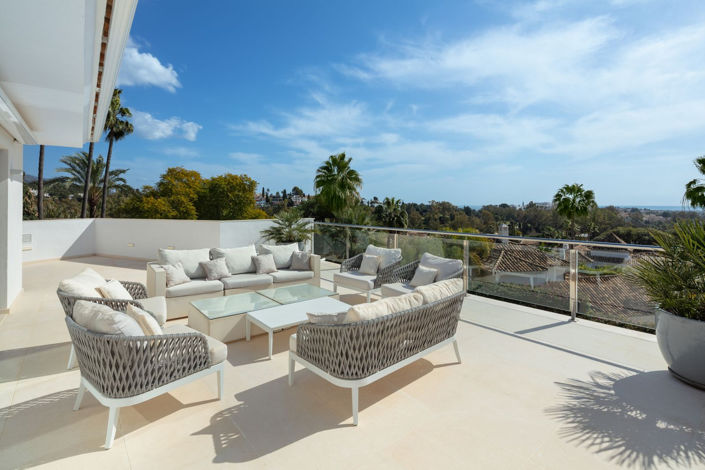 Image No.1-5 Bed Property for sale
